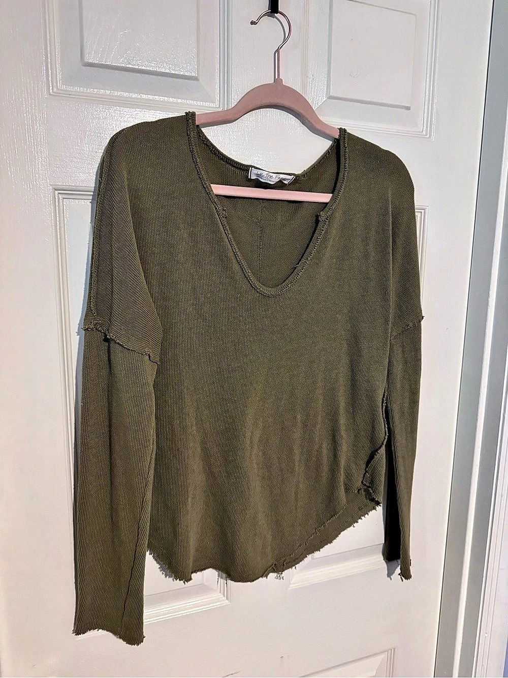 We The Free Distressed V-Neck Sweater in Green Size Medium